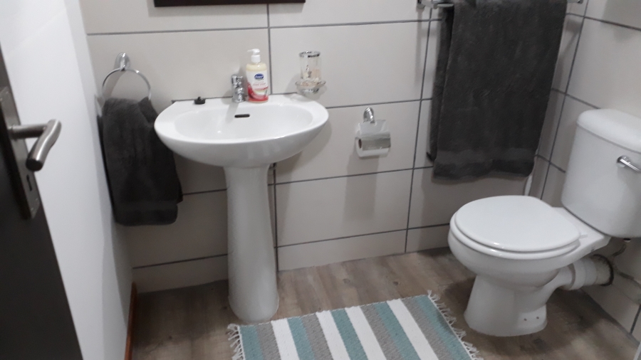 6 Bedroom Property for Sale in Aalwyndal Western Cape
